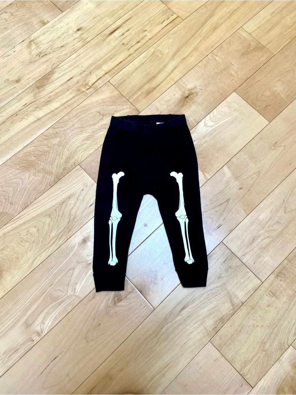 GAP kids 12-18m Black Glow in the dark Halloween Skeleton Pajama Set